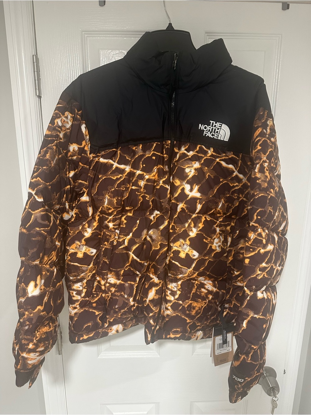 The North Face Printed 700 Puffer Jacket – Size Large 🤎🖤